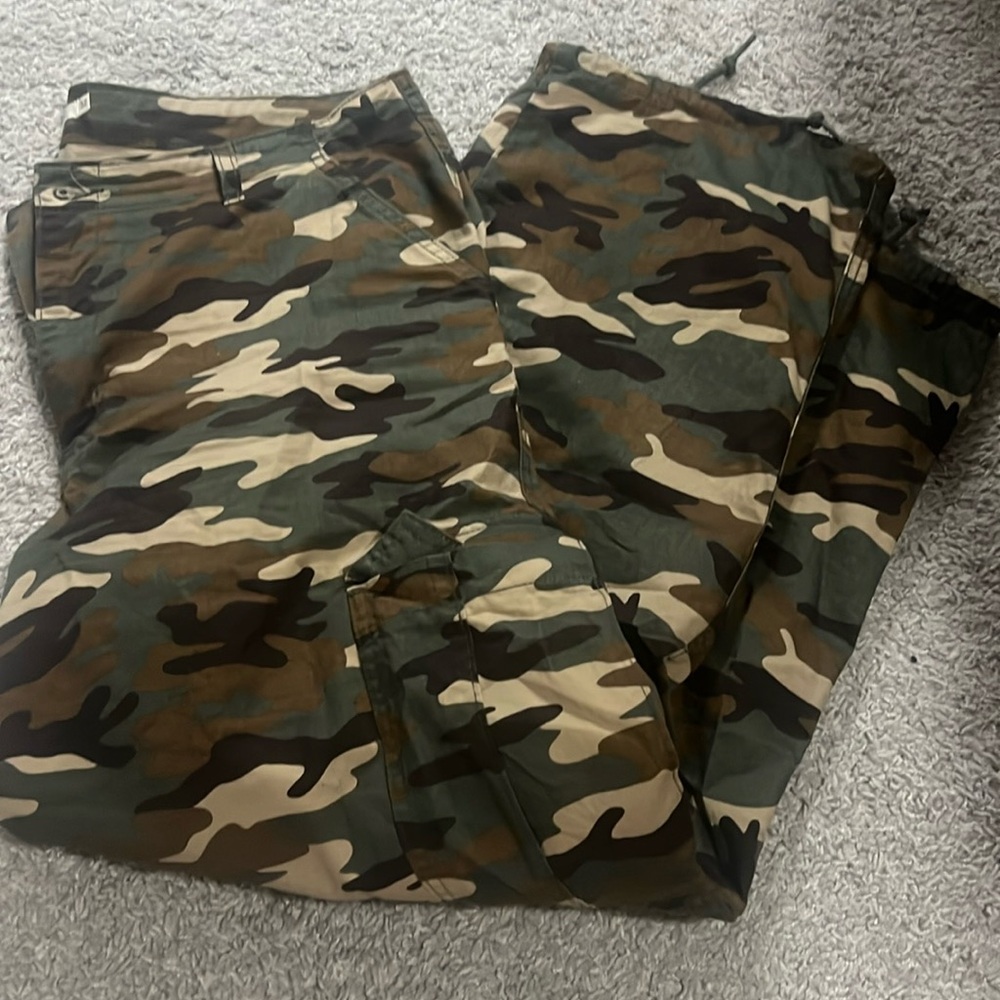 Levi’s camo pants
